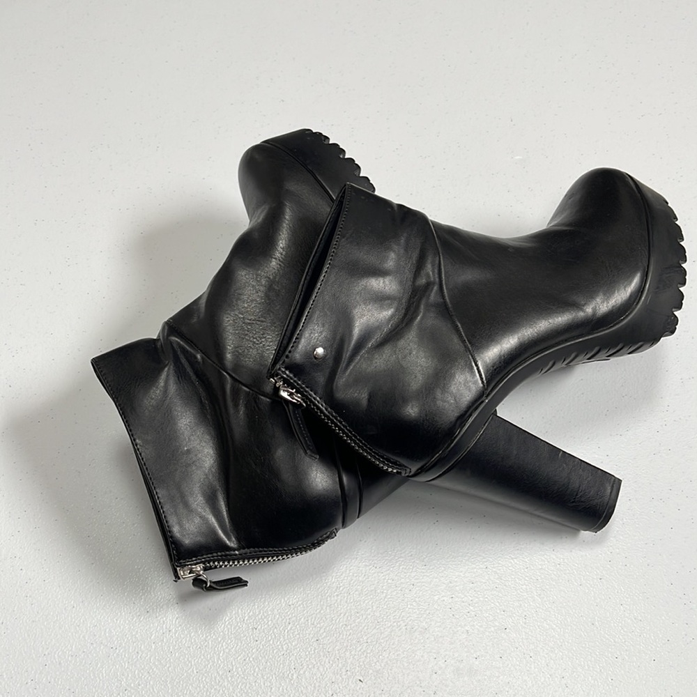 Bulldog Black Platform Ankle Boots with Side Zip - Women